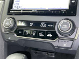 オートエアコン付きなので一度、気温を設定すれば自動的に過ごし易い温度に調整してくれますよ。 車内をいつでも快適空間にしてくれます。