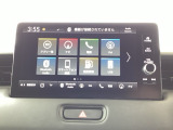 ドライブの必需品。Honda CONNECTディスプレーを搭載しています。ナビ、スマホ連携、車両情報表示、各種設定操作を一つに集約した高機能タッチパネル。直感的に使える便利なインターフェースです。