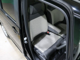 程よい硬さとホールド性が高いシートで長時間運転も快適です。