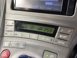 【オートエアコン】一度お好みの温度に設定すれば、車内の温度を検知し風量や温度を自動で調整。暑い&hellip;寒い&hellip;と何度もスイッチ操作をする必要はありません。快適な車内空間には必須の機能ですね♪