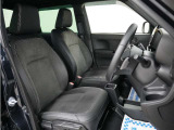 運転席のスペースはゆったりしていて、視界も広く確保されているので普段の運転からロングドライブまで快適です。