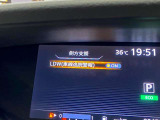 【LDW】車線逸脱警報システムのこと!!ウィンドシールドに備え付けられているカメラで車線(レーン)を認識し、自車両が車線を逸脱しそうな状況においてメーターの表示と警告音で運転者に注意を促します☆
