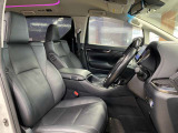 運転席も広々としており運転しやすい環境を実現しています☆
