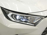 LEDヘッドライトです。デザイン性がよくとても明るいので、夜間の走行や悪天候でも安心です。しかも長寿命!
