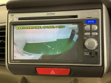 ガイドライン付きバックモニターで車庫入れも安心。知らない道でも安心して楽しくお出かけができます