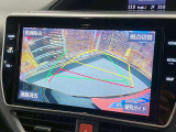 【バックカメラ】運転席から画面上で安全確認ができます。駐車が苦手な方にもオススメな便利機能です。