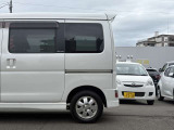4WD/両側スライドドア/ターボ/リヤヒーター/キーレスキー/フルオートエアコン/フォグランプ/フルフラットシート/スペアキー/アクセサリーソケット/純正オーディオ/純正アルミホイール