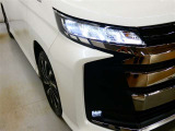 LEDヘッドライトです。デザイン性がよくとても明るいので、夜間の走行や悪天候でも安心です。しかも長寿命!