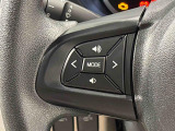 ナビゲーションやオーディオなどを取り付けた場合にはその操作がハンドルの手元でできるステアリングスイッチが付いてます