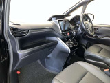 見通しのよいすっきりとした視界で、誰でも運転しやすいです。運転のしやすさは疲れにくさにも繋がりますよ♪