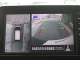 アラウンドビューモニター(車両を上から見たように表示)装着で車庫入れをサポート
