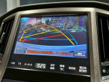 【バックカメラ】運転席から画面上で安全確認ができます。駐車が苦手な方にもオススメな便利機能です。