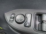 駐車時や狭い道でのすれ違い時に気を使うミラー。電動格納式ドアミラーはそんな時に便利です。