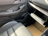 車検証一式が入りやすくなっています。