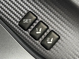 【メモリー機能付きパワーシート】ドライバーごとに設定したシート位置を記憶して、ボタン一つで切り替えできる便利な機能!運転する方が複数名いらっしゃるご家庭におすすめです♪