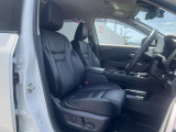 運転のしやすさ、静かで落ち着いた乗り心地のフロントシート。