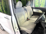 運転席まわりには十分なスペースがあり、大柄な方でもゆったり運転していただける環境です。
