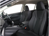 ゆったり座れて、長時間の運転も疲れにくいフロントシート!ホールド性も良く運転に集中できるシートです!!また、電動パワーシートですので着座位置も正確に合わせることが出来ます!!