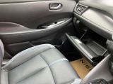 車検証一式が入りやすくなっています。