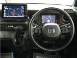 運転にかかわる様々な操作を安全に行えるように視点移動が少なく、操作性に配慮されたスイッチ類が凝縮されたコクピットです。