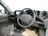 見通しのよいすっきりとした視界で、誰でも運転しやすいです。運転のしやすさは疲れにくさにも繋がりますよ♪