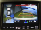 車両を上から見たような映像を映し出すパノラミックビューモニター付きです。