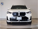【キドニーグリル】BMWは約90年もの間、ほぼ全ての車両にひと目でBMWだと分かるこの特徴的なフロントグリルが備えられ、デザイン・アイコンとして親しまれてきました。