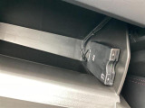 助手席のグローブボックス内にETCが装着されています。