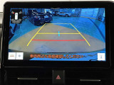 バックモニター装備!駐車時等に活躍♪ ガイドライン付きで、自信が無くても O.K♪ 一度体験すると、無くてはならないものですよ☆