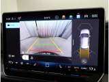 ★ギアをリバースに入れると車両後方の映像を映し出します。バック時の後方視認をサポートします。