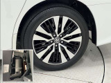 タイヤサイズは235/50R18!純正アルミホイール!納車前の点検時にタイヤ交換させていただきます!パンク修理キット搭載車!
