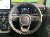 インテリアに合わせたデザインのステアリングは、運転される方のことも考え、運転しやすい形状、大きさです。是非一度、実際に触ってお確かめください。