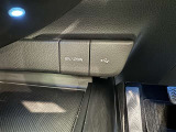 充電用USB端子付き。スマートフォンなどの充電に便利です。
