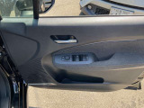 パワーウィンドウ装備です。運転席はオートになっているので、ワンタッチ開閉することが出来ます。