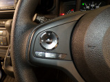【ステアリングリモコン】ステアリングにオーディオ調節可能なスイッチが装備されていますので運転中でも視線をそらさずにオーディオの調節が可能です!