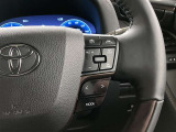 レーダークルーズコントロール機能付きです。走行中に先行車の様子を検知しながら、設定した車速の範囲内で先行車との距離のキープを支援します。詳細は販売店スタッフまでおたずねください。