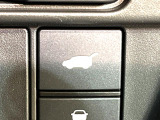 【パワーバックドア】スマートキーや運転席のボタンを押すだけでリアゲートが自動で開閉します!荷物を持っている時や、高い位置にあるバックドアを閉める際に便利な機能です♪