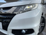 【LEDヘッドライト】悪天候や夜間走行時も良好な視界を確保し安心して運転できる高輝度LEDヘッドライトを装備!点灯速度が早く、消費電力も抑えられています。