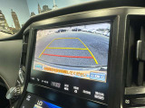 【バックカメラ】運転席から画面上で安全確認ができます。駐車が苦手な方にもオススメな便利機能です。