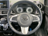【純正革巻きステアリング】上質な革を使用することで、手にしっかり馴染みとても運転しやすいハンドルです♪