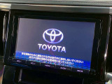 【純正ナビ】人気の純正ナビを装備しております。ナビの使いやすさはもちろん、オーディオ機能も充実!キャンプや旅行はもちろん、通勤や買い物など普段のドライブも楽しくなるはず♪