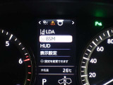ブラインドスポットモニターを装備しております!隣車線を走る車をレーダーで検知し、インジケーターが点灯します☆確認しにくい後側方エリアに存在する車両に加え、急接近してくる車両も検知してくれます♪