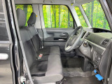 運転席シート廻りは使用感も少なく、良好な状態となっています。丁寧に使われていたことがよくわかりますね。