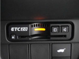◆ETC2.0装着◆進化したドライブ体験。料金収受システムだけだったETCが生まれ変わって、高速道路を賢く使うETC2.0に進化しました。多彩な情報サービスが便利で快適なドライブ体験を提供します。
