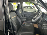 運転席も広々していて乗り心地が良い!視界も良く、車両感覚もつかみやすいため、狭い道でも安心です!