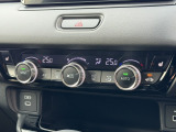 オートエアコンは運転席側と助手席側でそれぞれ自由に温度設定ができます。冬でも快適にドライブできるシートヒーター付きです。