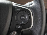 ◆アダプティブクルーズコントロール◆予め設定した車速内でクルマが自動的に加減速。前走車との適切な車間距離を維持しながら追従走行します。【LKAS】車線維持支援システムでステアリング操作を支援。