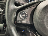 ステアリングにオーディオ操作スイッチが付いています。オーディオ画面に直接タッチしなくても操作が出来ますので、運転に集中できます。