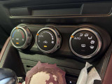 『1台』のお車に対して、3名体制で日々議論を重ね仕入れを行っております。