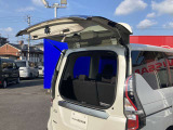 大きく開く・小さく開く。選べる二つの開き方 デュアルバックドア 荷物の出し入れに大変便利です!